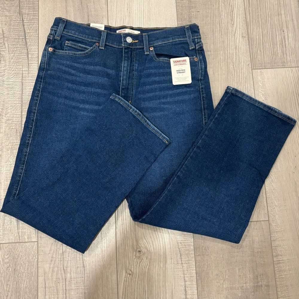Levi’s High-Rise Straight